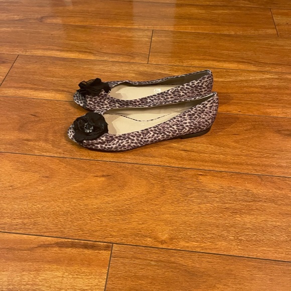 Ellen Tracy New Leopard Print Falan Flats Size 10 - Picture 3 of 4